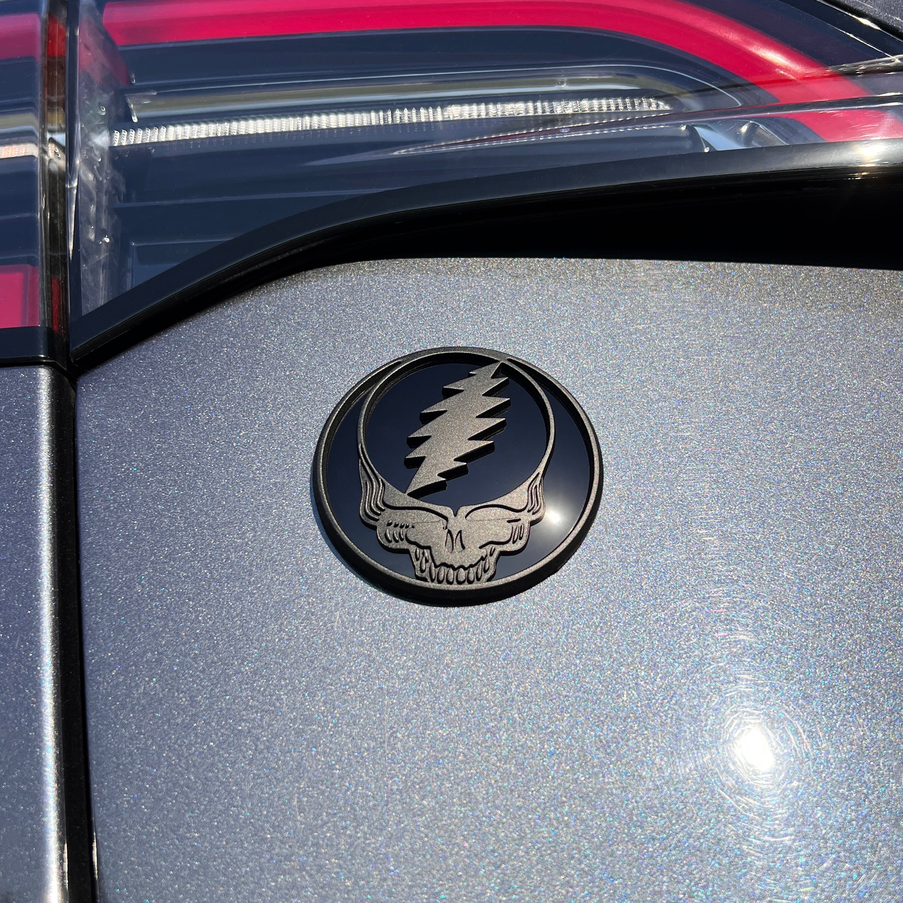 the STEALIE 2.0 - BLACK ON BLACK - Grateful Fred - Badge