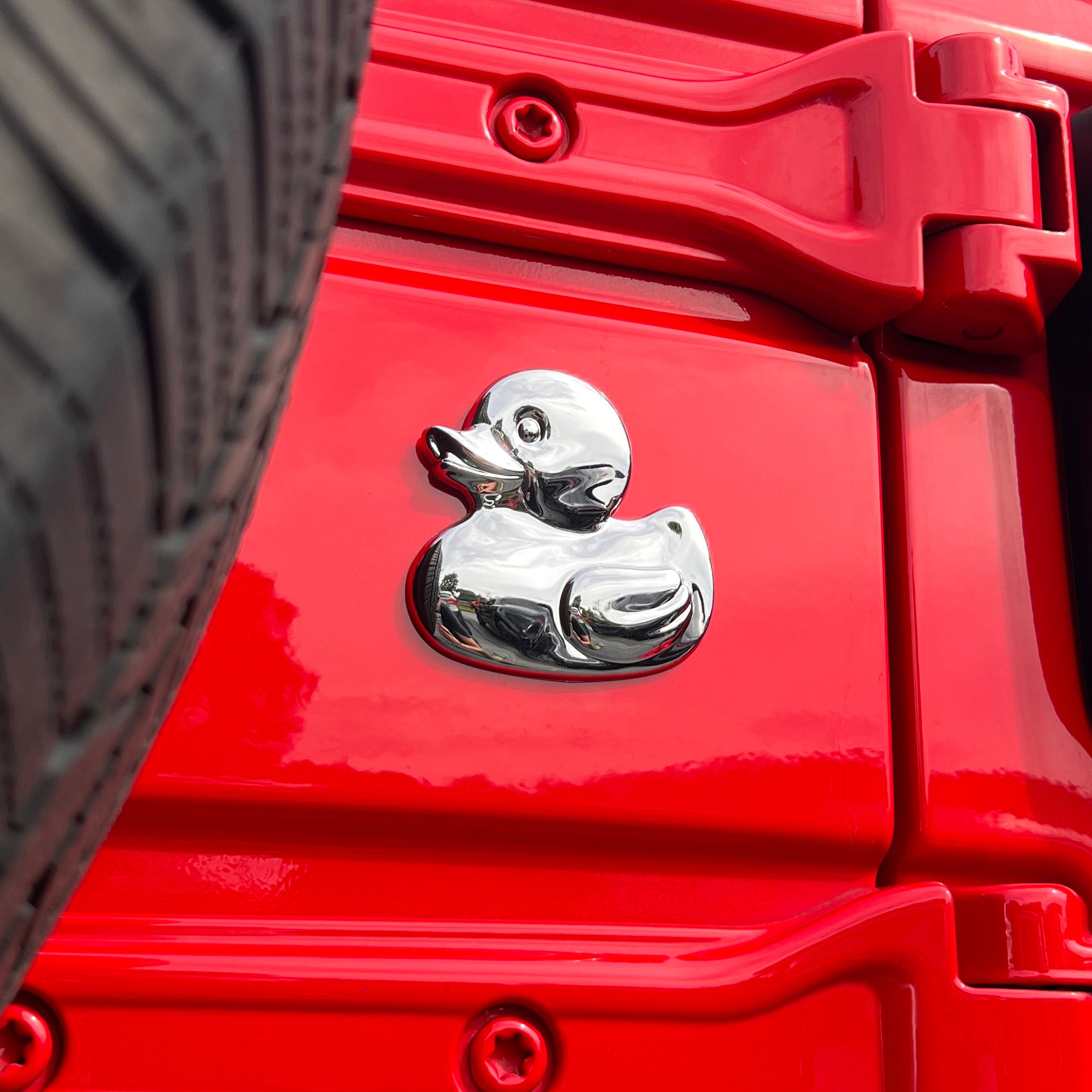 Chrome rubber duck car badge – durable ABS plastic with 3M adhesive, safe for vehicle paint. Weather-resistant emblem fits Jeep, laptop, cooler, or any flat surface. Chrome decal for outdoor and automotive use.