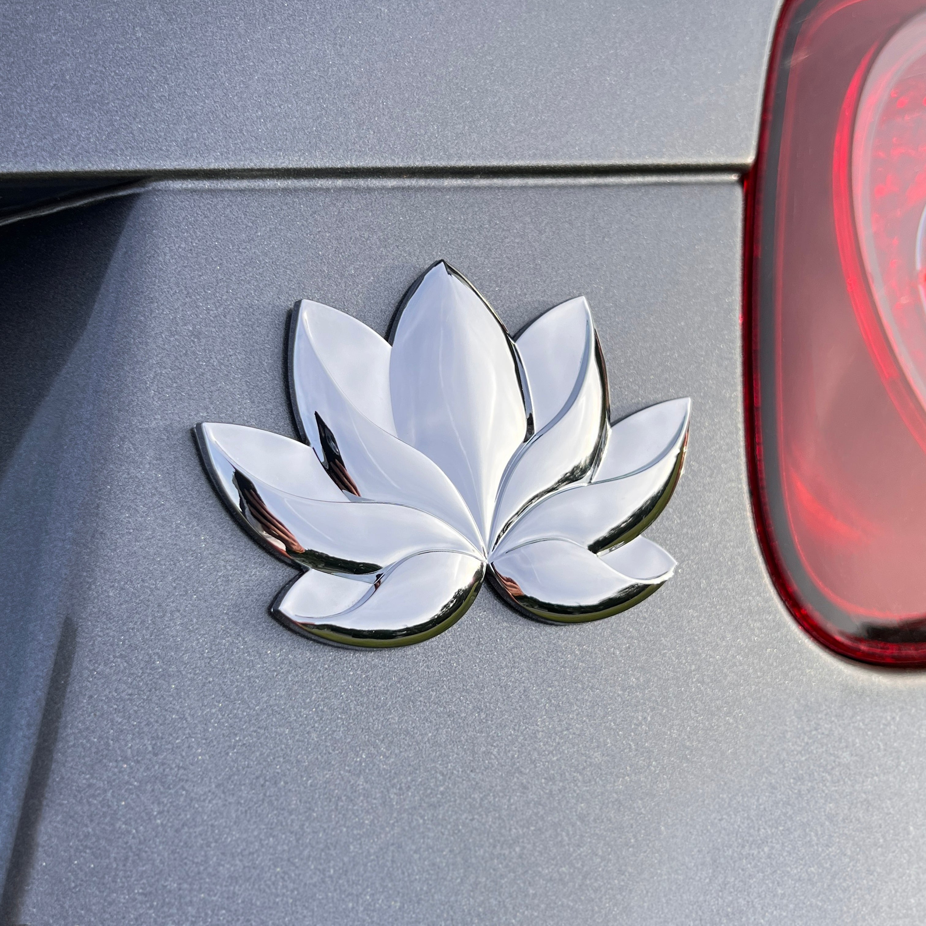 the LOTUS FLOWER BADGE - Grateful Fred   -