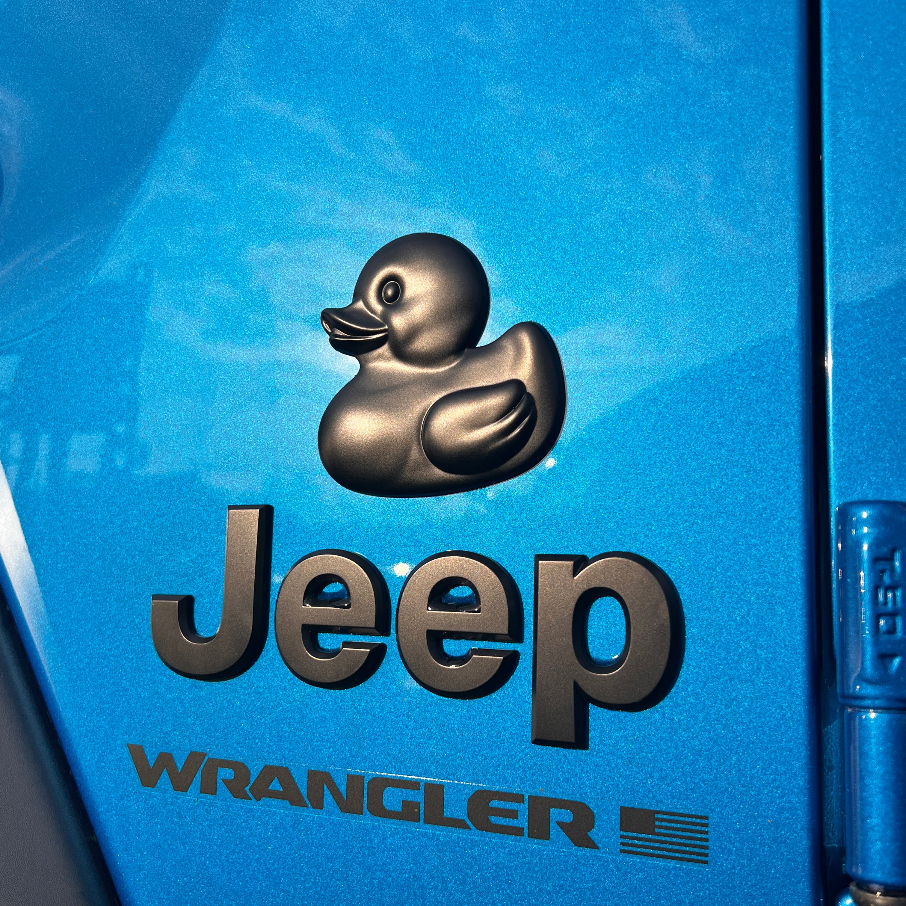 Matte Black rubber duck car badge – durable ABS plastic with 3M adhesive, safe for vehicle paint. Weather-resistant emblem fits Jeep, laptop, cooler, or any flat surface. Chrome decal for outdoor and automotive use.