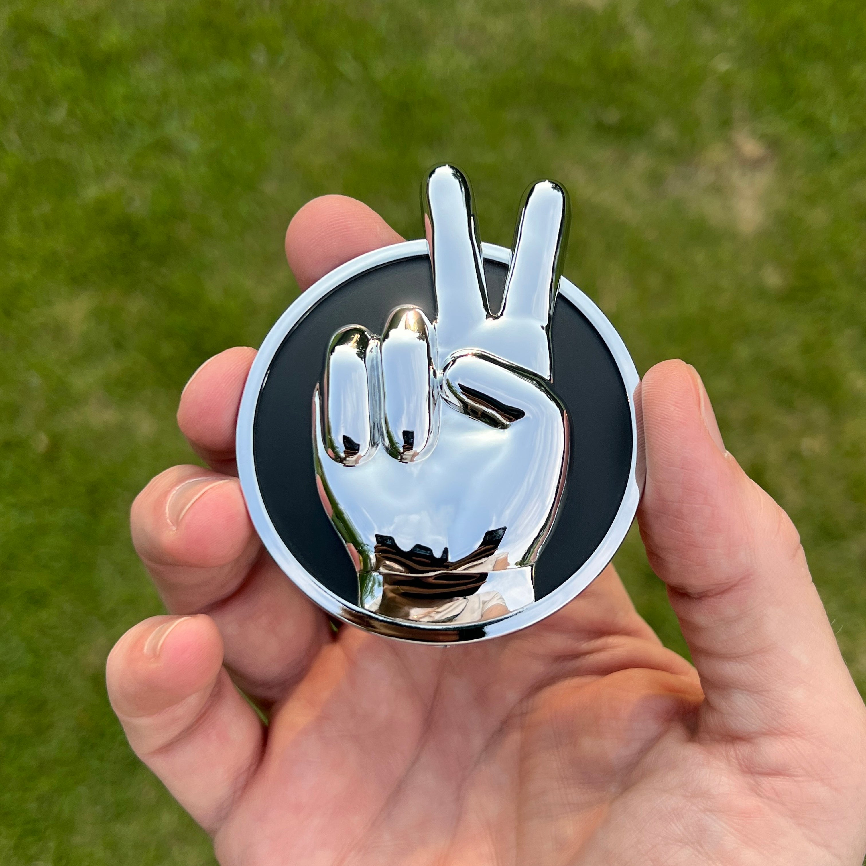 the PEACE FINGERS BADGE - Grateful Fred -