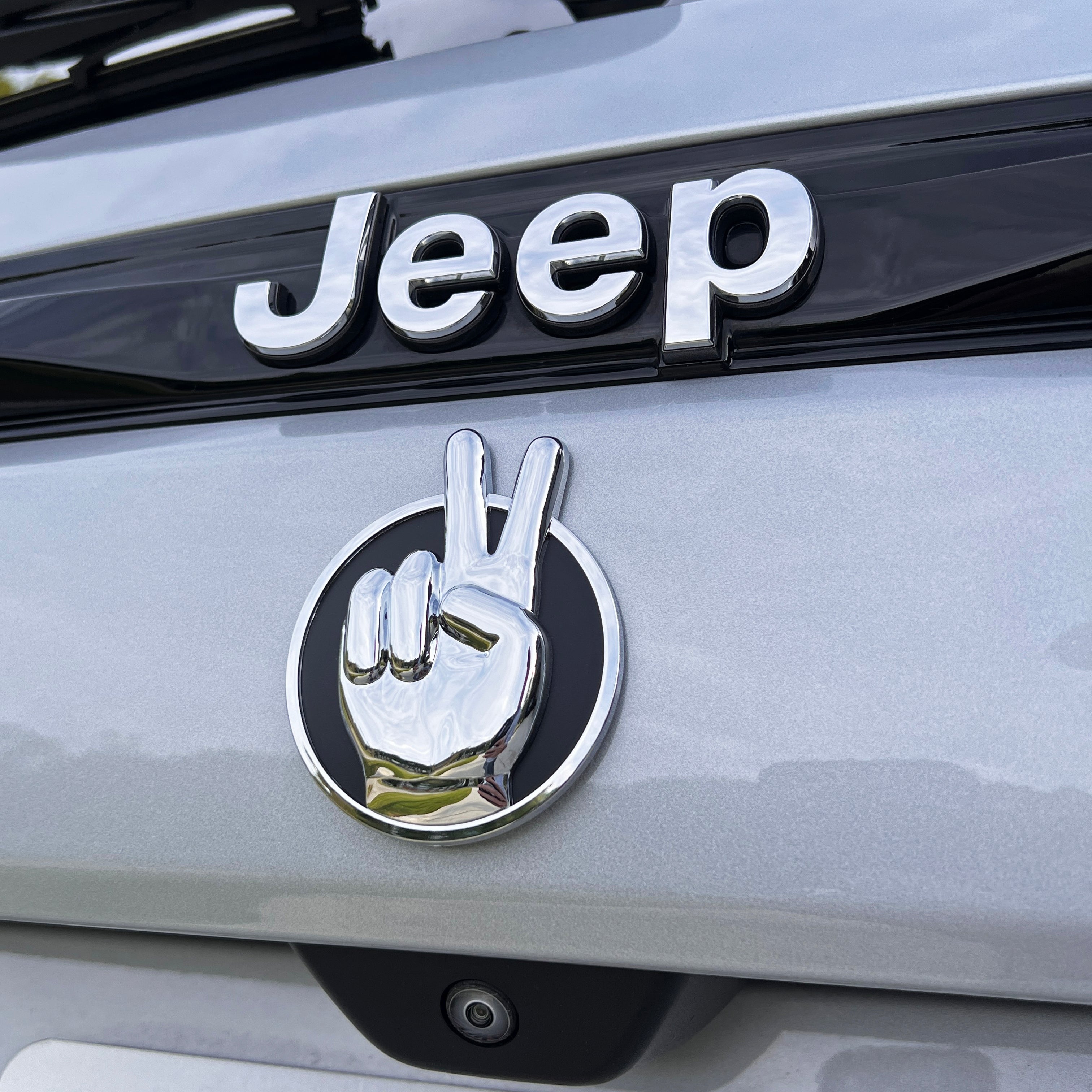 the PEACE FINGERS BADGE - Grateful Fred -