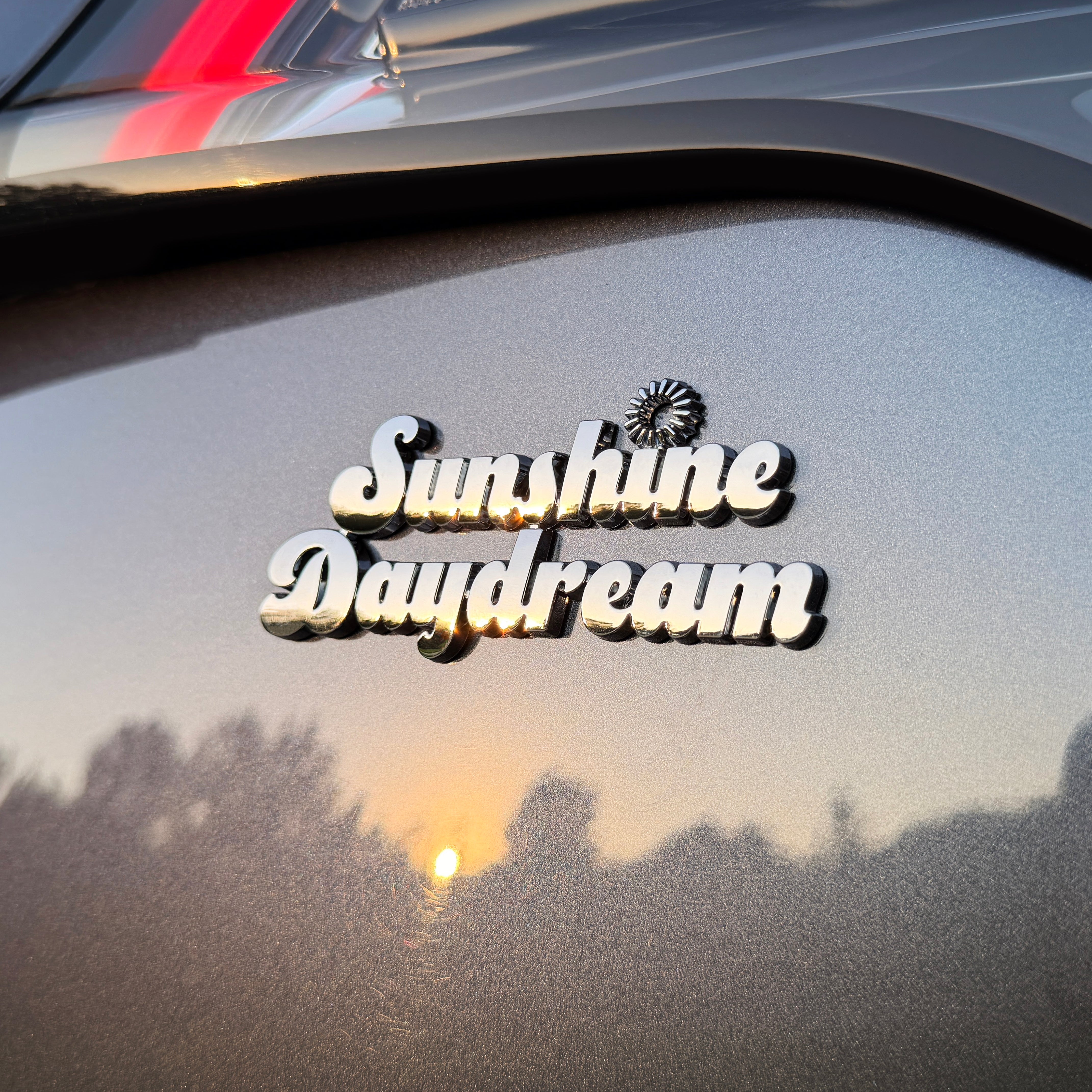 the SUNSHINE DAYDREAM BADGE - Grateful Fred -