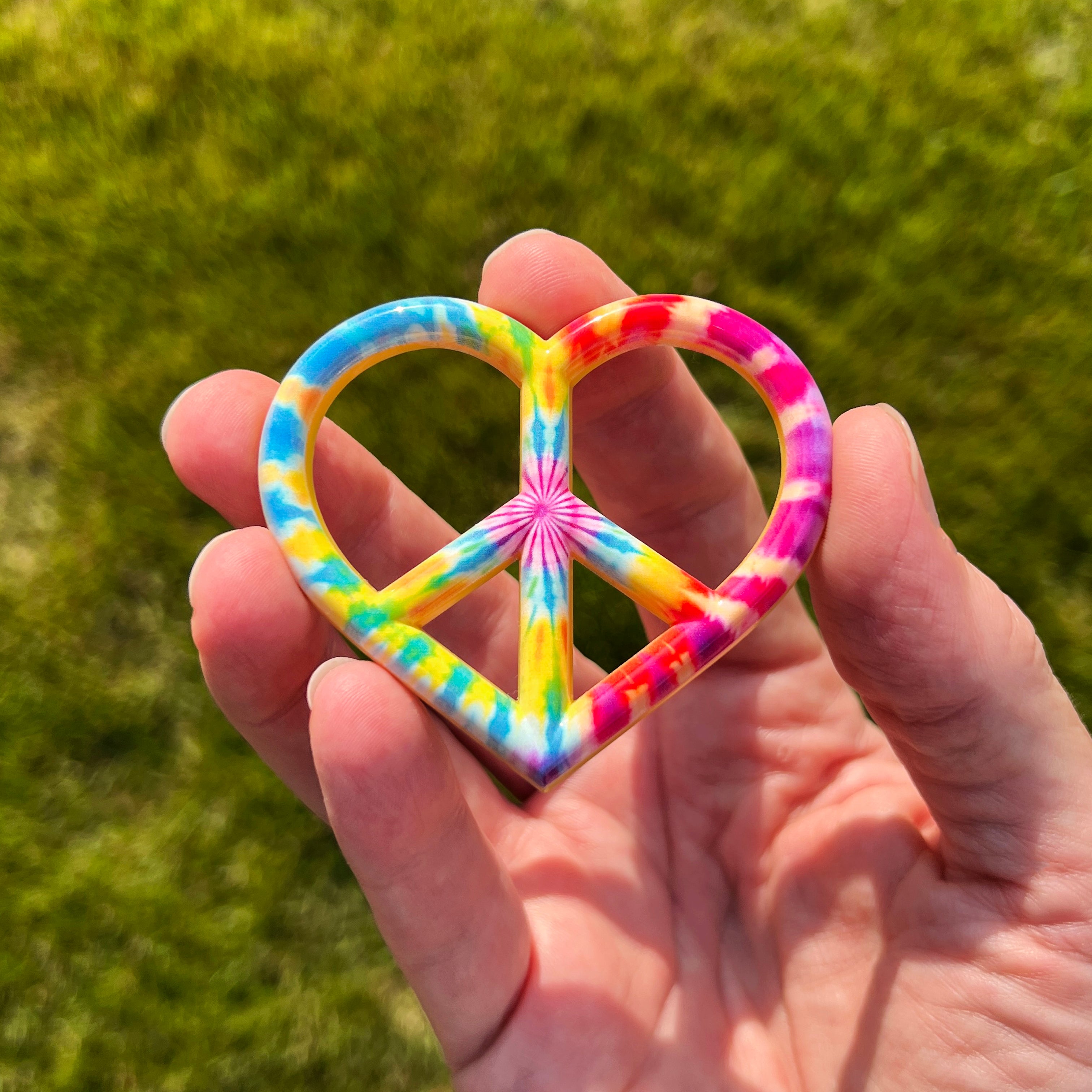 the PEACE & LOVE BADGE - Grateful Fred - Badge