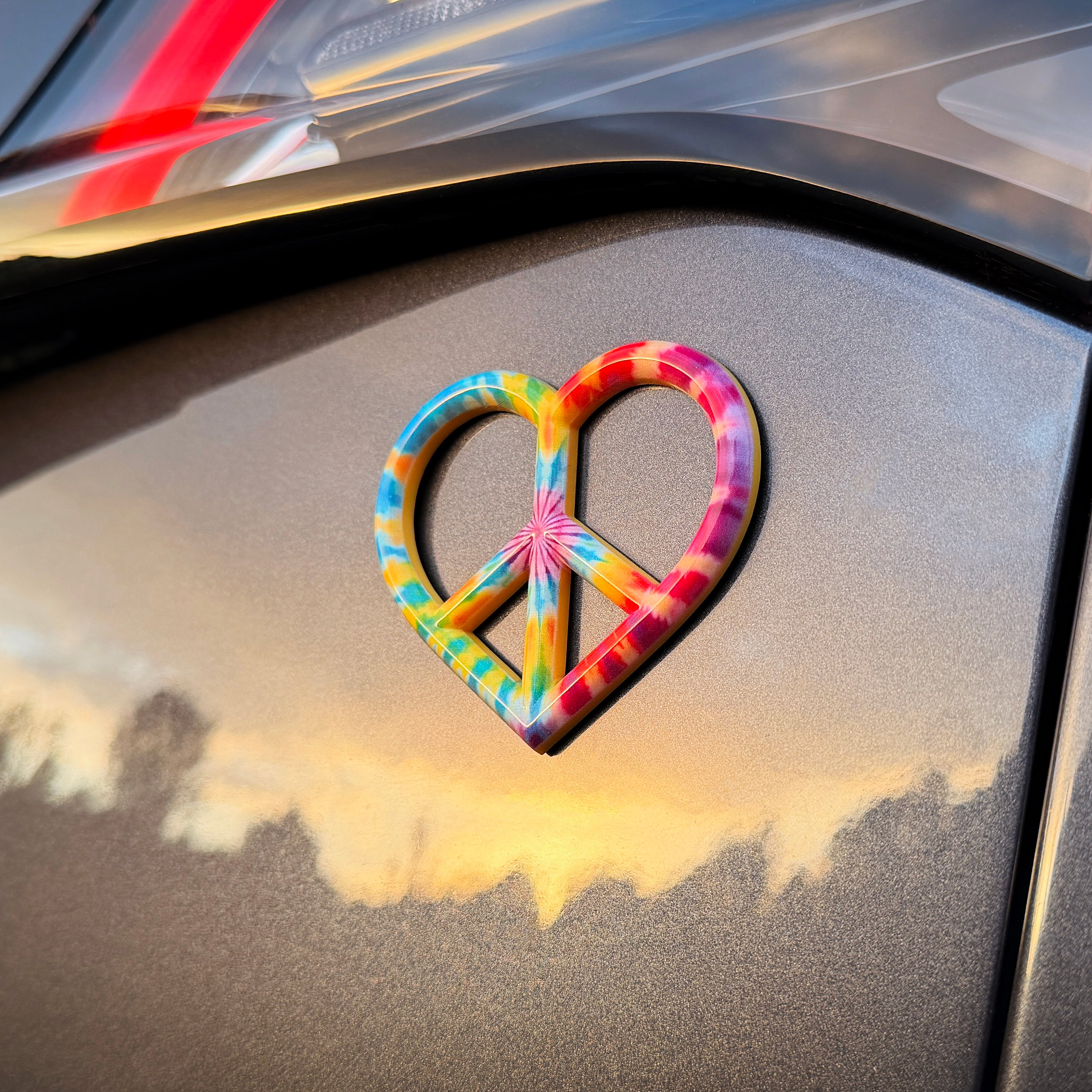 the PEACE & LOVE BADGE - Grateful Fred - Badge