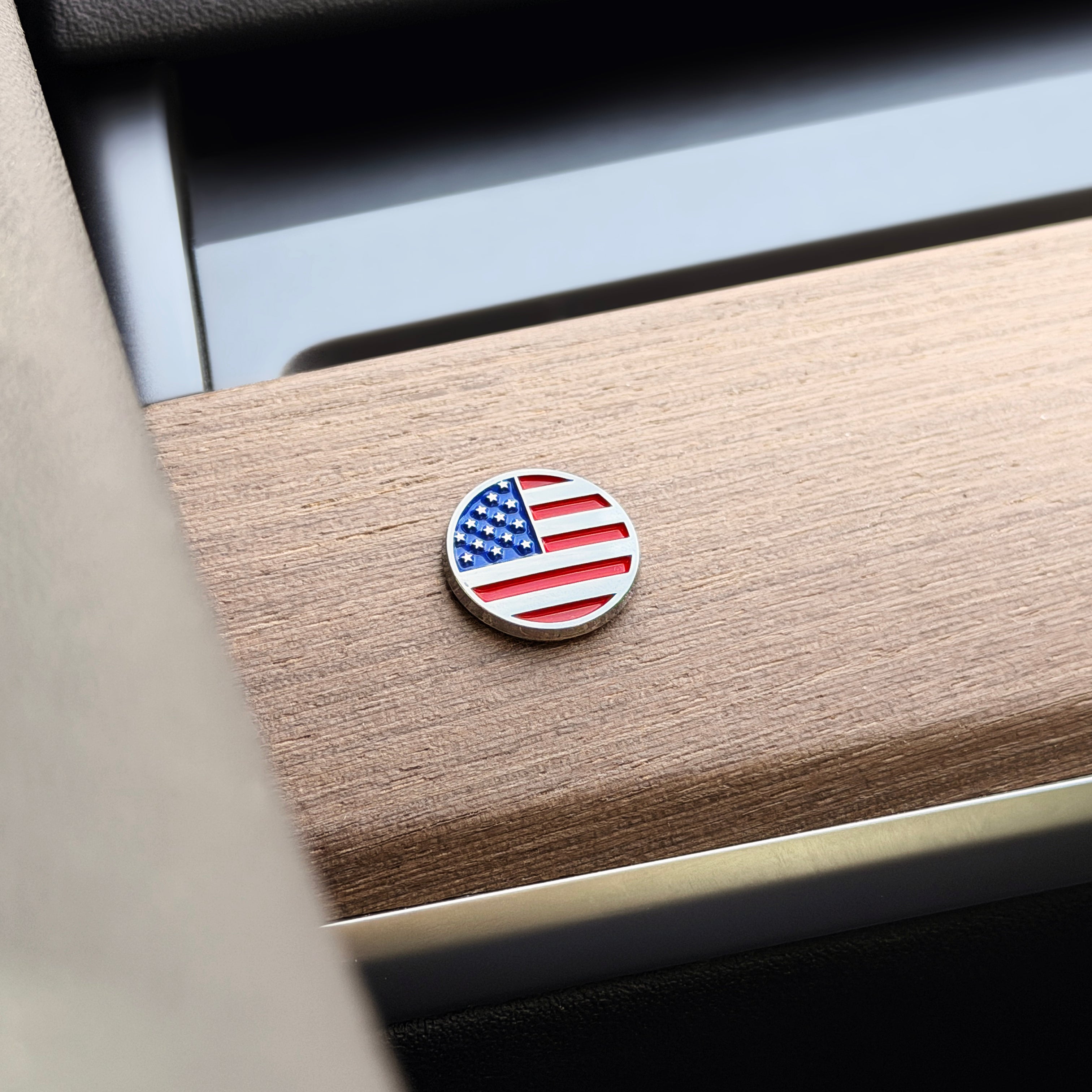 the MINI ROUND USA FLAG BADGE - Grateful Fred - Badge