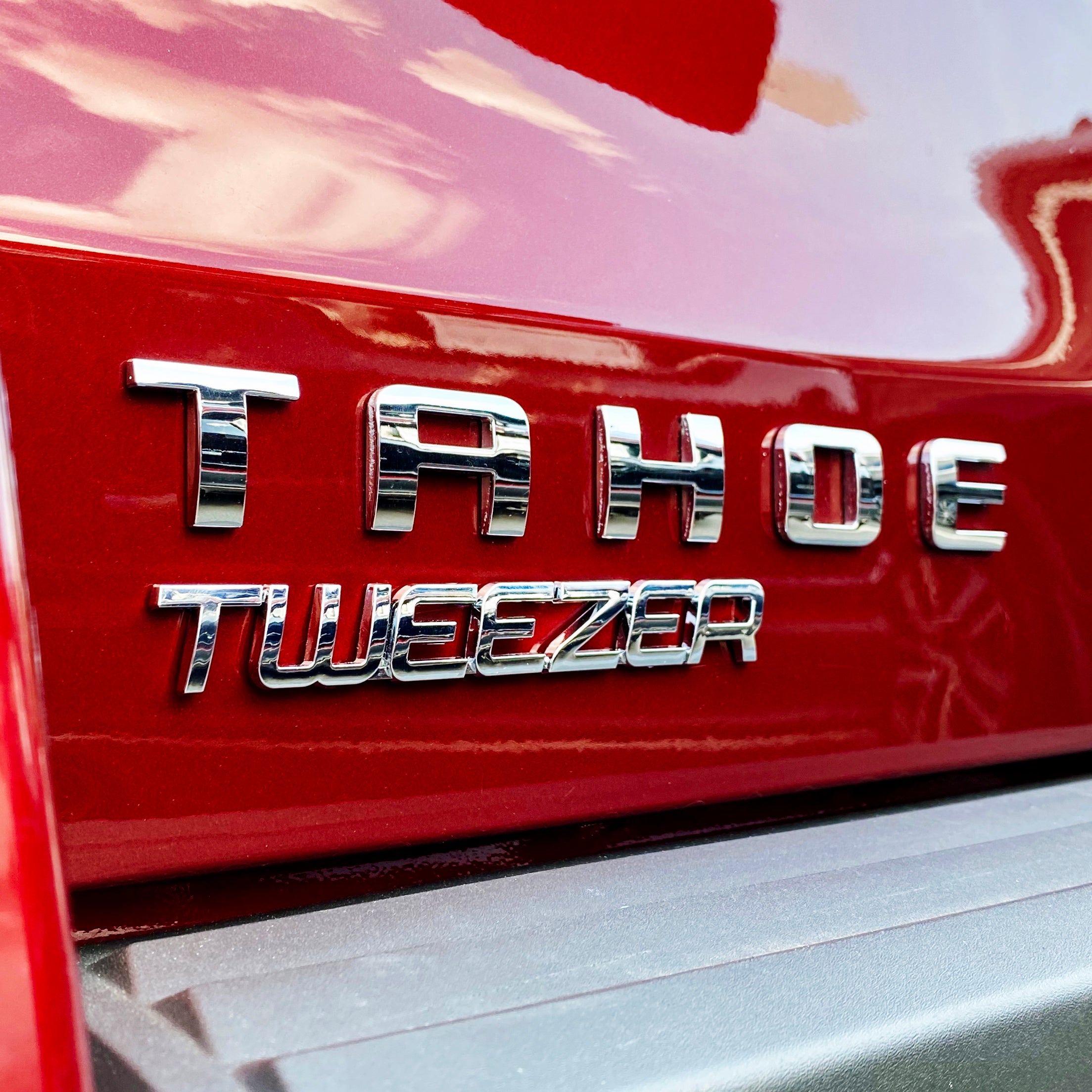 the TWEEZER BADGE - Grateful Fred - Badge