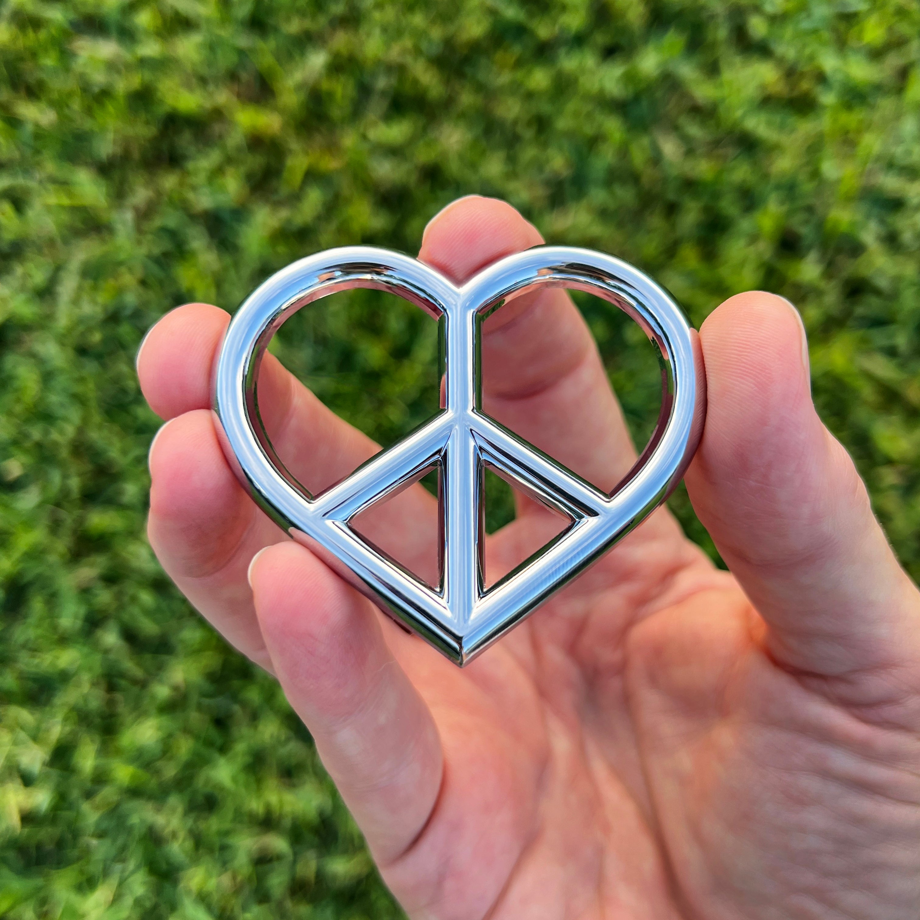 the PEACE & LOVE BADGE - Grateful Fred   - 