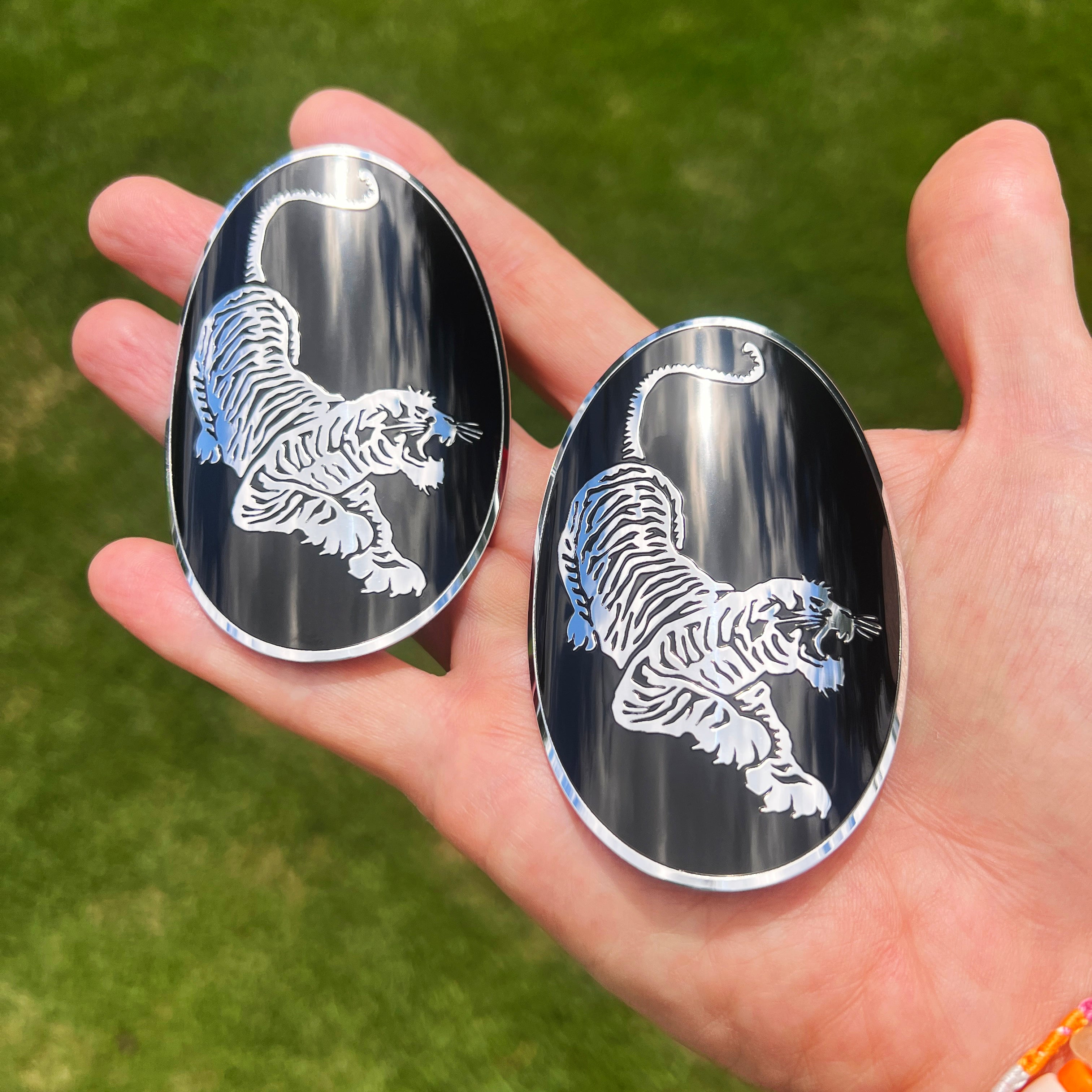 the TIGER BOTTLE BADGE – 2 PACK