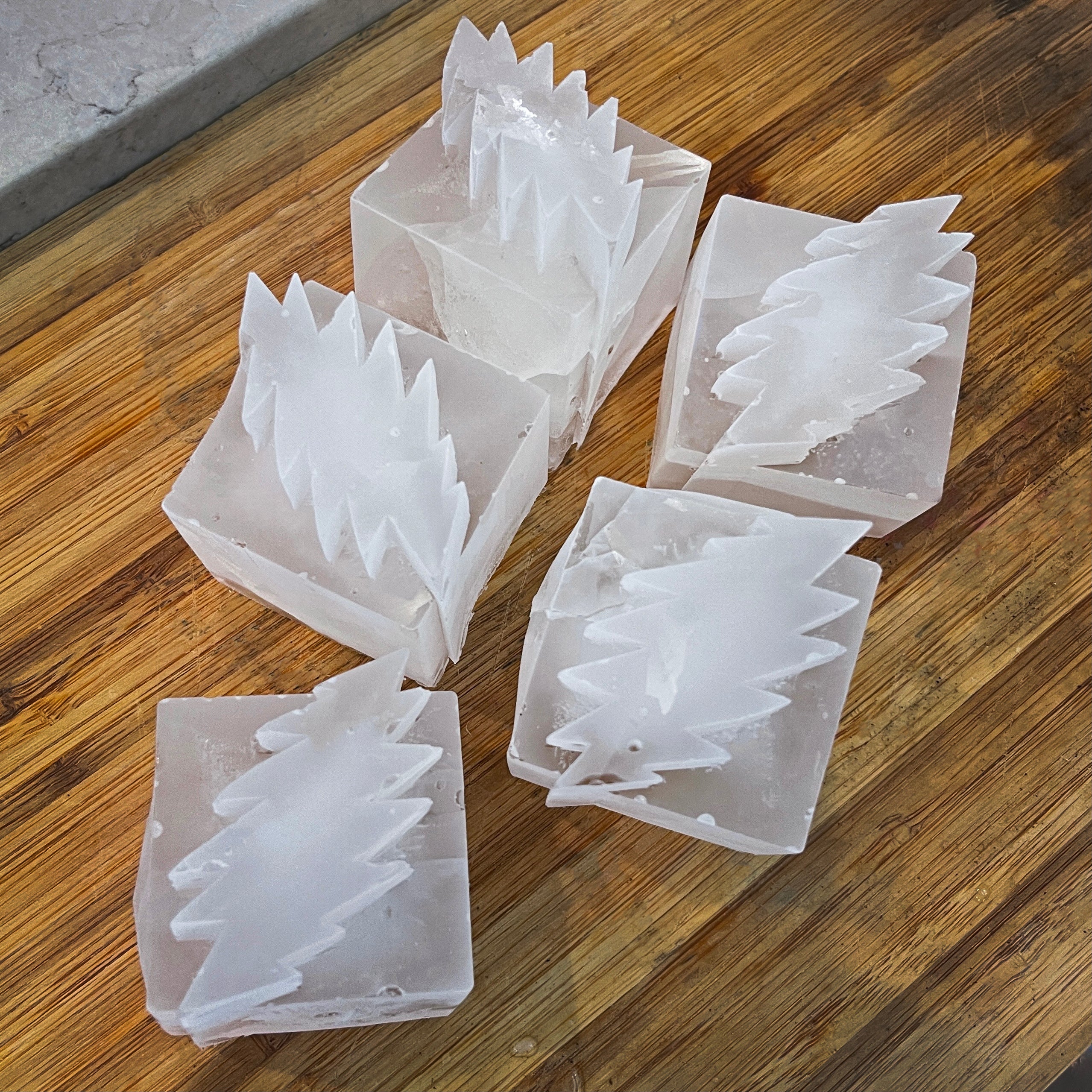 the 6 BOLT-CUBE ICE MOLD - Grateful Fred   - 