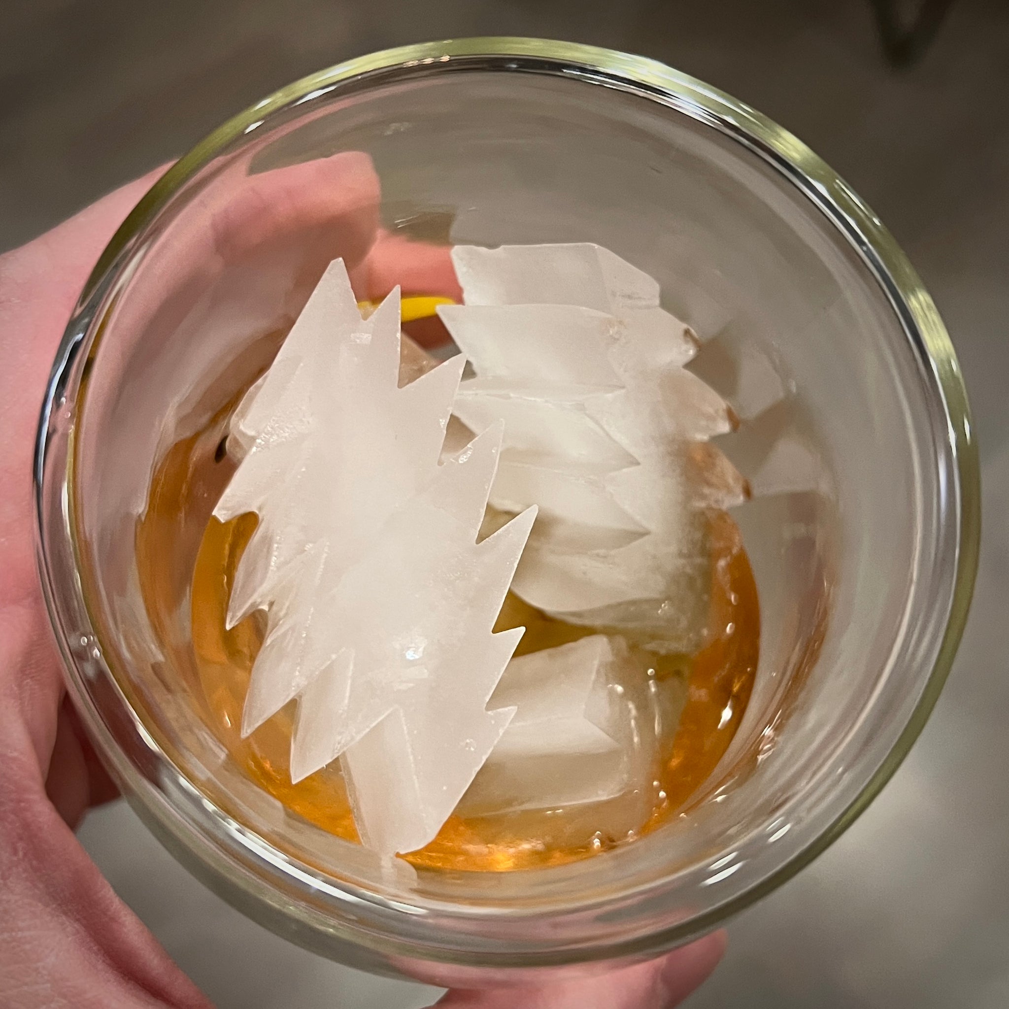 the 6 BOLT-CUBE ICE MOLD